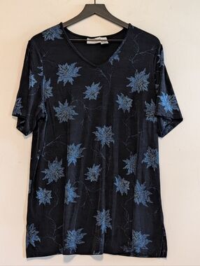 Jaclyn Smith 1X Textured Floral Pullover Blouse Casual Top Soft Stretchy Feel